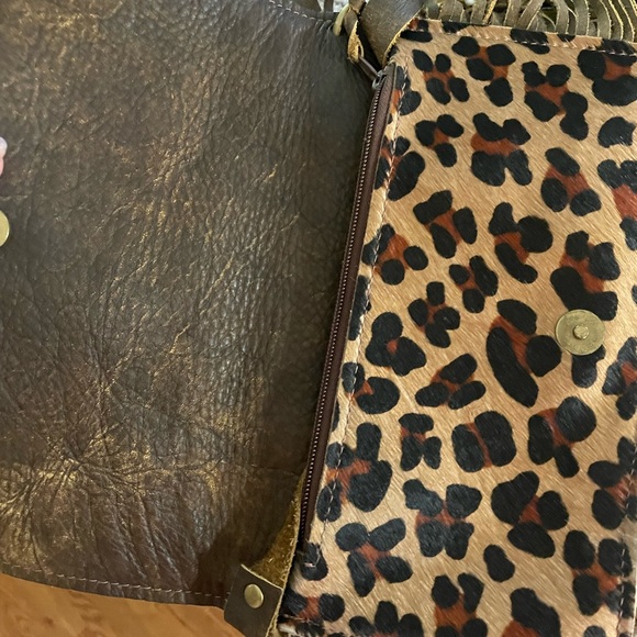 Adorable LV leather fringe crossbody - Picture 2 of 10